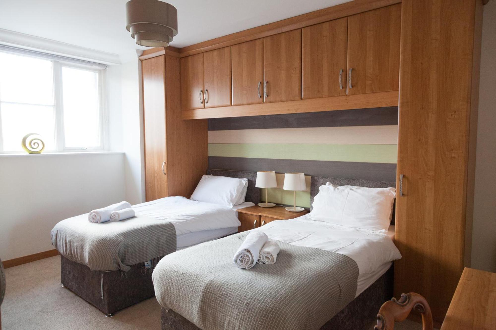 Weekly & Monthly Stays In Penthouse For Contractors Or Leisure Single Or Superking Beds Available Беркенгед Екстер'єр фото