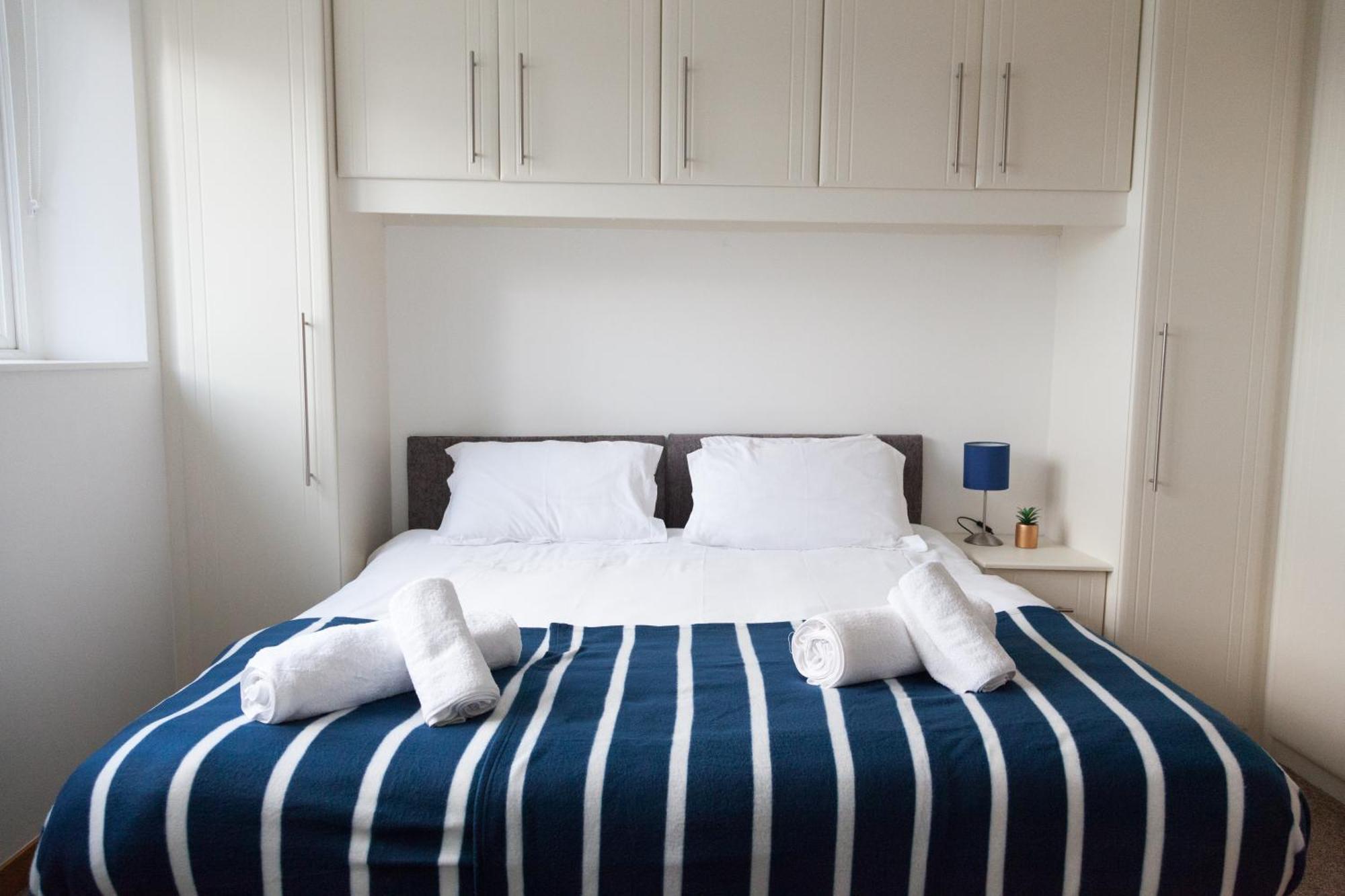 Weekly & Monthly Stays In Penthouse For Contractors Or Leisure Single Or Superking Beds Available Беркенгед Екстер'єр фото