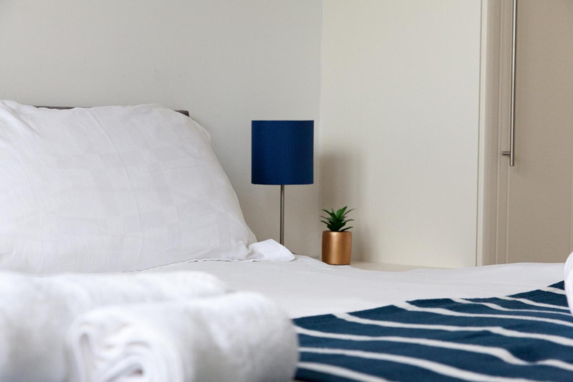 Weekly & Monthly Stays In Penthouse For Contractors Or Leisure Single Or Superking Beds Available Беркенгед Екстер'єр фото